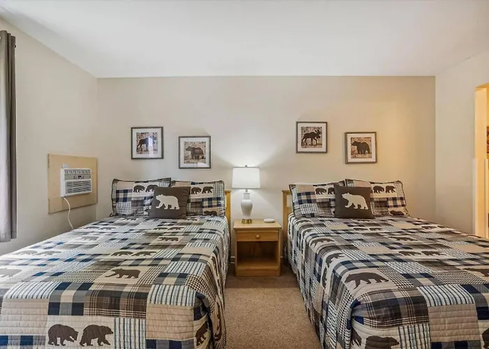 116 Cedarbrook Hotel Room