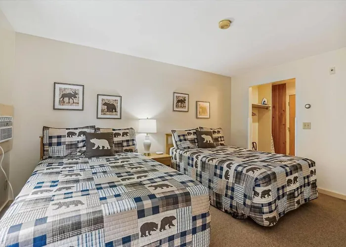 118 Cedarbrook Hotel Room